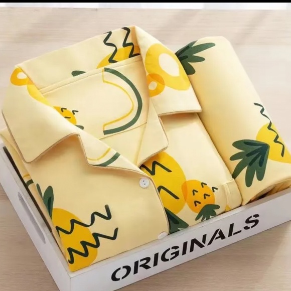 Pajama set - Picture 1 of 3